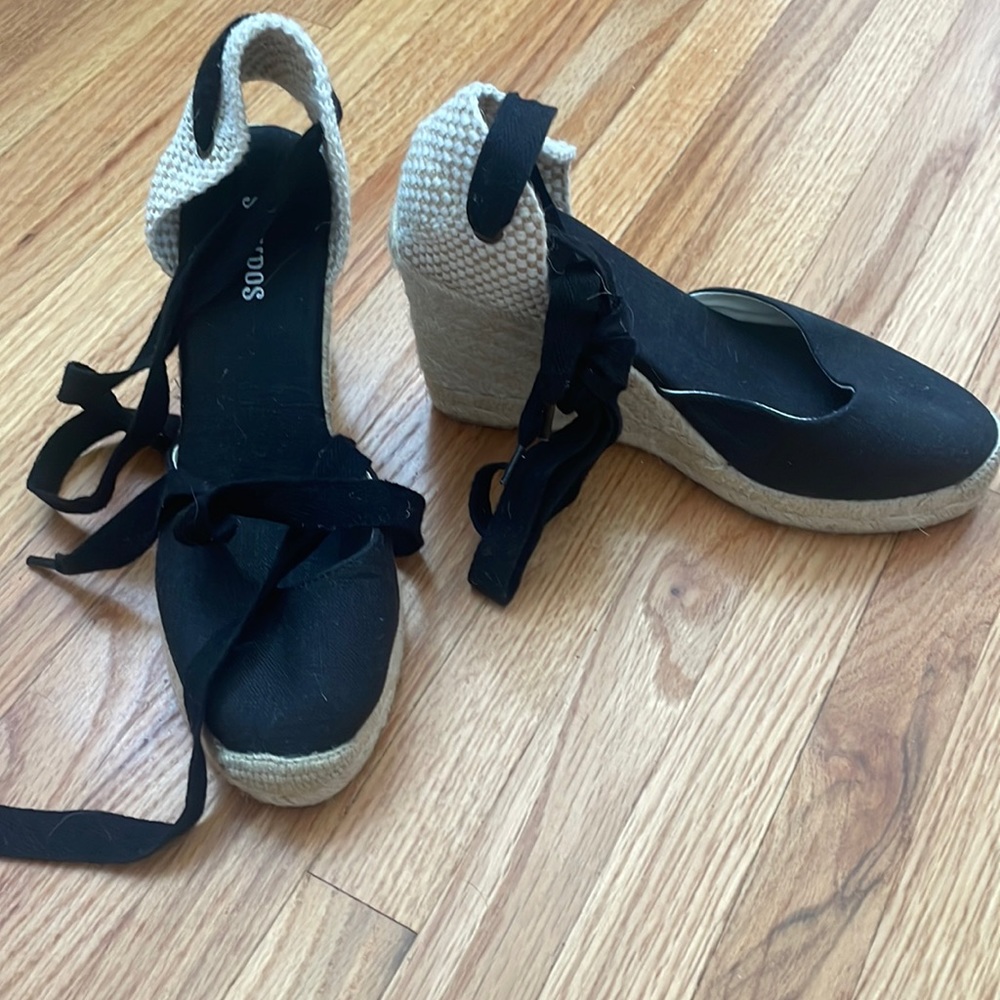 Never worn. Size 5